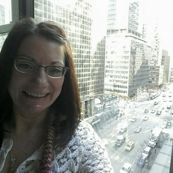 Meet your Posher, Christine - Picture 1 of 4